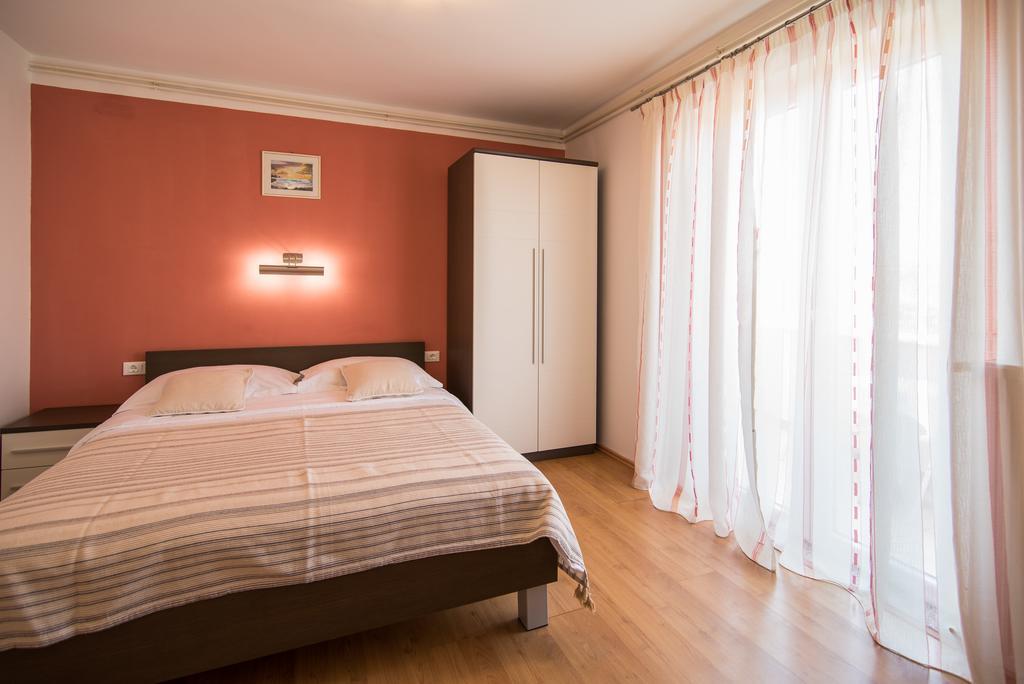 קרק B&B Villa Ana מראה חיצוני תמונה