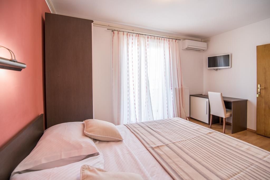 קרק B&B Villa Ana מראה חיצוני תמונה