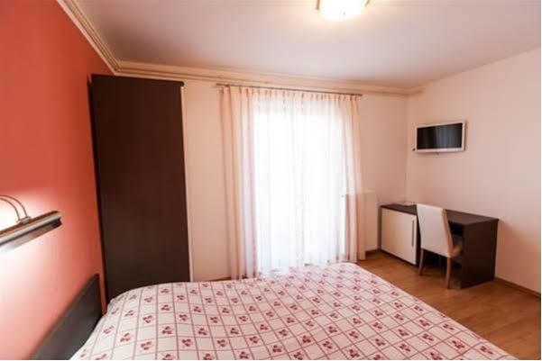 קרק B&B Villa Ana מראה חיצוני תמונה