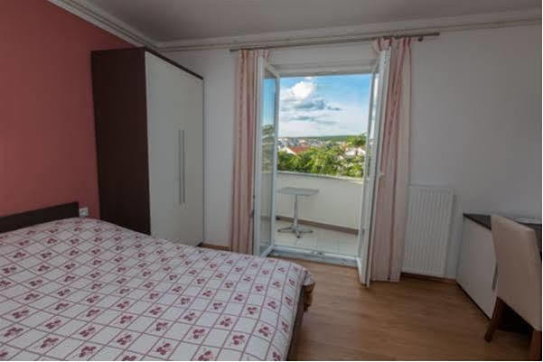 קרק B&B Villa Ana מראה חיצוני תמונה